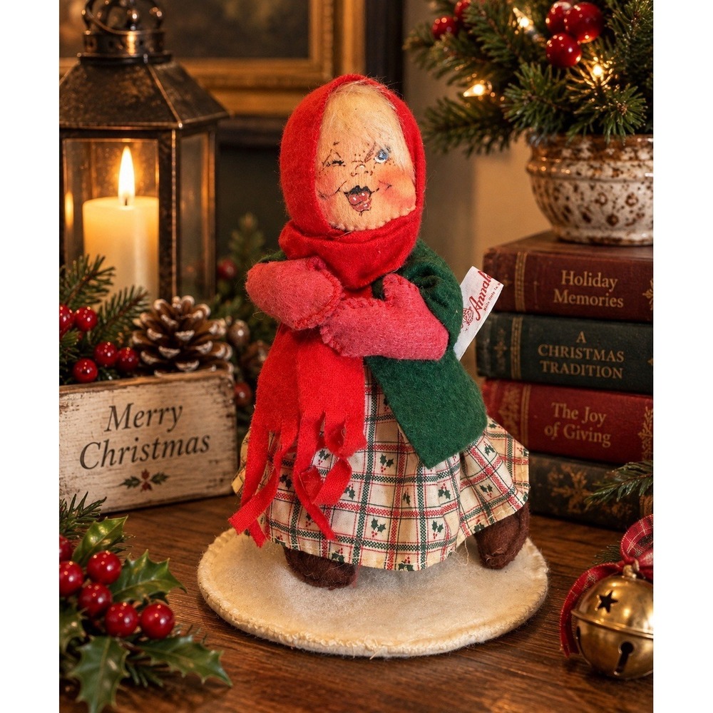 Vintage 1989 Annalee Christmas Caroler Lady Doll 7" Winking Holiday Decor